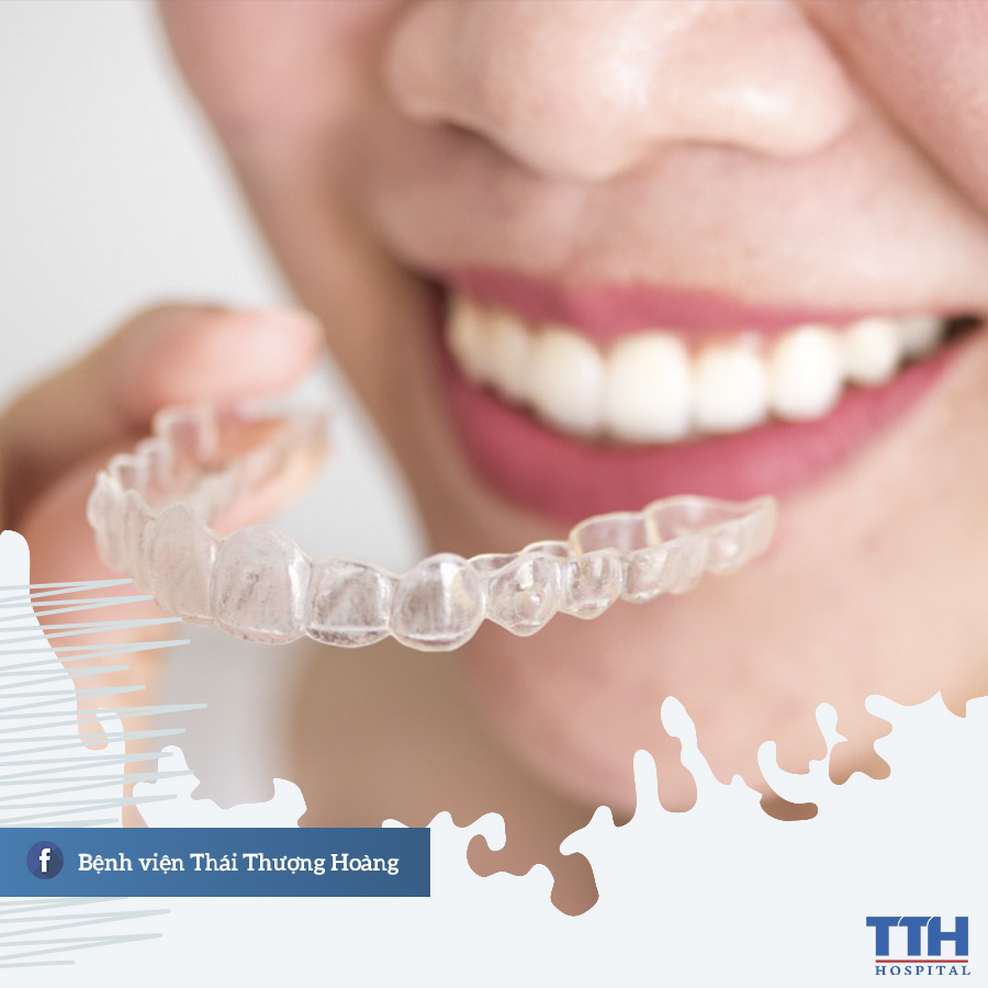 Tháo khay niềng trước khi ăn hoặc uống
