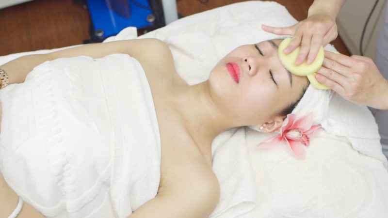 Bước 1- Làm sạch da