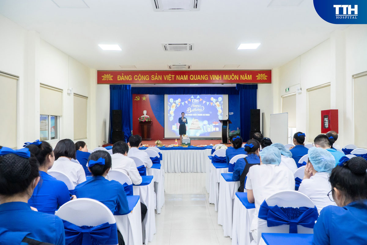 Sự có mặt đông đủ của đại diện BLĐ và tập thể CBNV