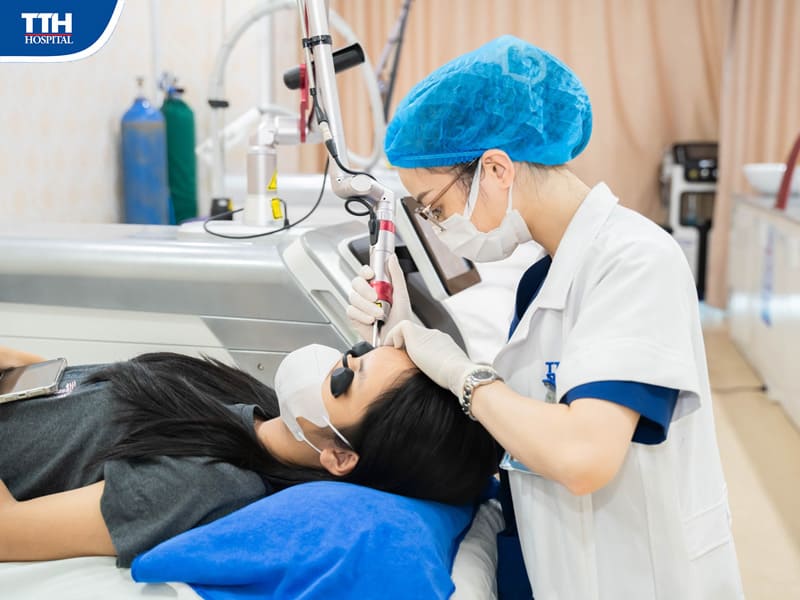 Những điều cần lưu ý trước khi sử dụng dịch vụ trẻ hóa da không xâm lấn