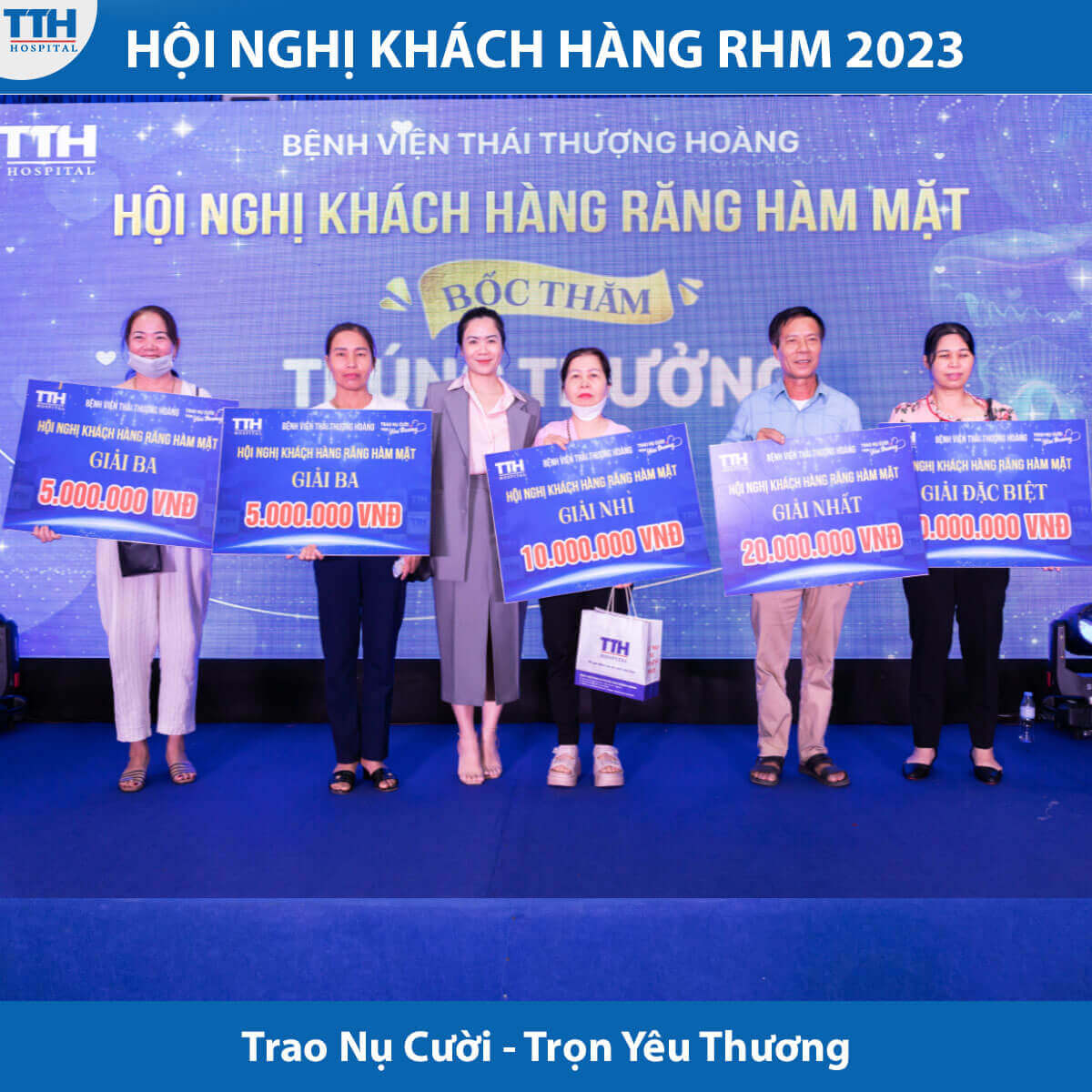 Trao Nụ Cười - Trọn Yêu Thương