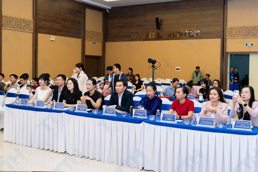 Bầu Không Khí Lan Tỏa Sức Nóng Của Sự Kiện