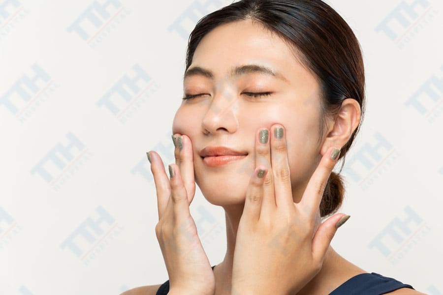Các Bước Massage Mặt Tại Nhà Giúp Giảm Stress và Giữ Làn Da Tươi Trẻ