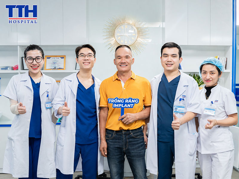 Cấy ghép Implant Thái Thượng Hoàng - Mỗi nụ cười là một lời cam kết