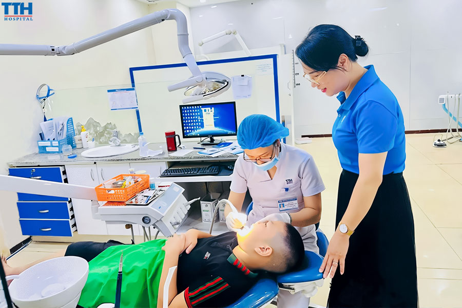 Chương trình thăm khám và chăm sóc răng miệng miễn phí của Bệnh viện Thái Thượng Hoàng