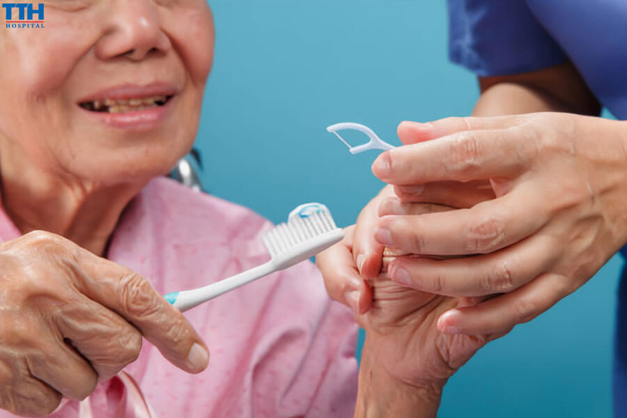 Chăm sóc sau trồng răng implant để bảo vệ xương hàm