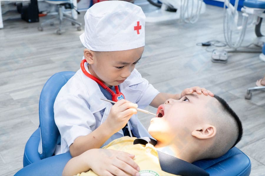 Chương Trình "Bé Tập Làm Bác Sĩ"