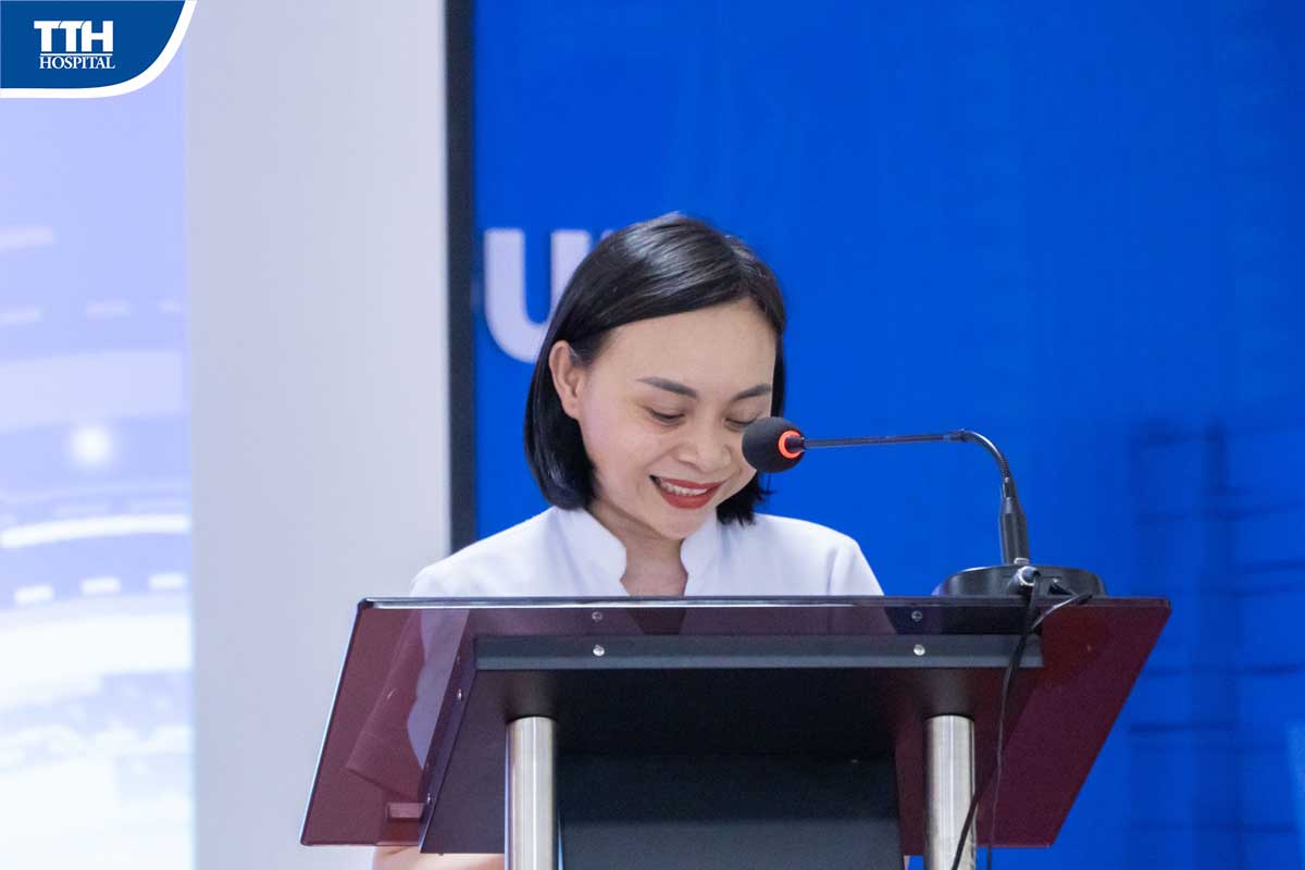 Đại diện tập thể điều dưỡng, kỹ thuật viên Bệnh viện Thái Thượng Hoàng đã gửi lời cảm ơn và bày tỏ quyết tâm cố gắng trong công việc và rèn luyện đạo đức