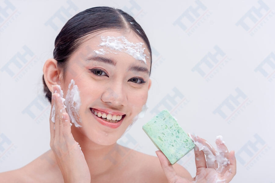 Dưỡng ẩm và chăm sóc da đúng cách