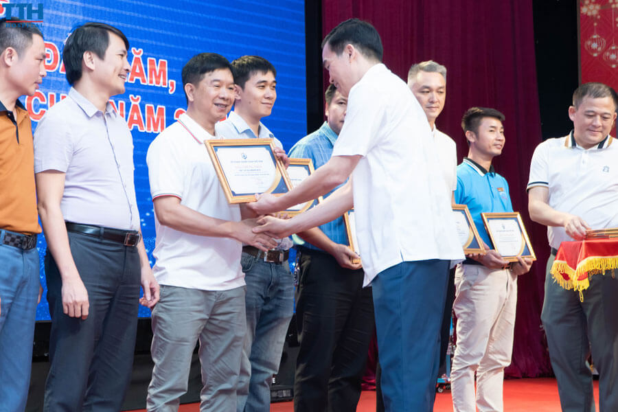 Ghi nhận thành tích xuất sắc