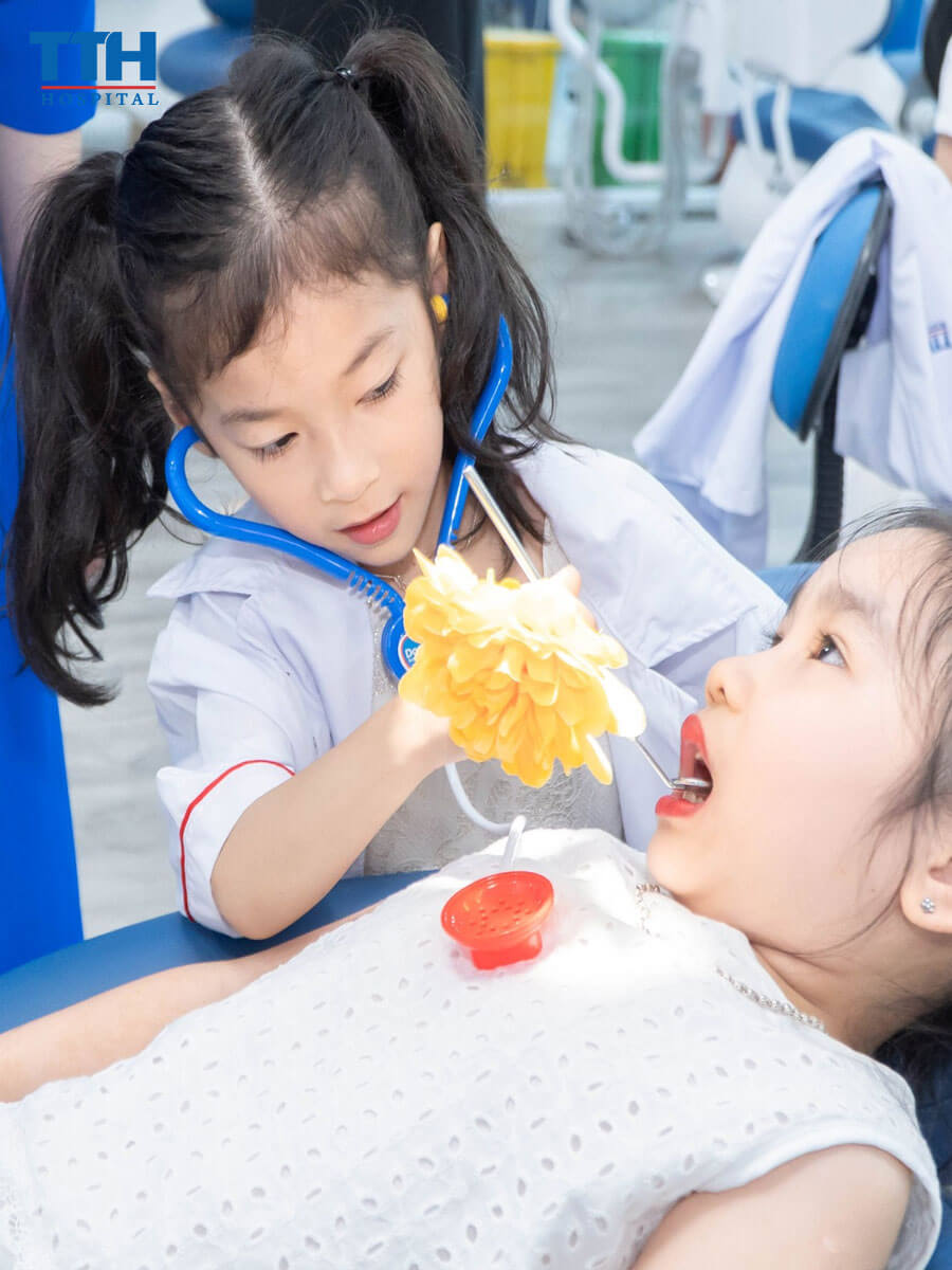 hoạt động thú vị tập làm bác sĩ của trường TH Việt Anh
