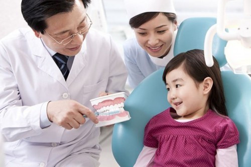 trẻ không còn cảm thấy đau đớn, từ đó hình thành thái độ tích cực đối với việc điều trị.