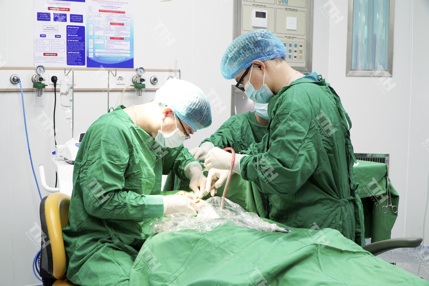 Quy trình cắm ghép implant phải được thực hiện ở các địa chỉ uy tín để tránh biến chứng nguy hiểm