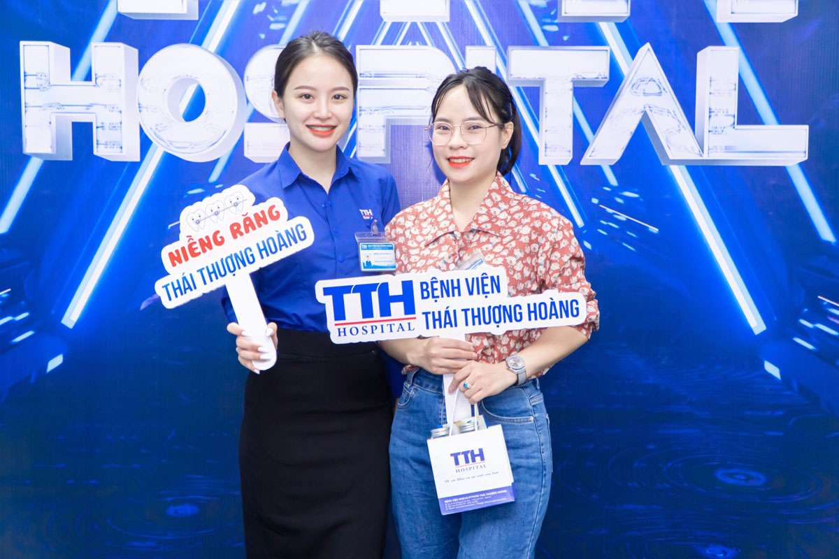 Sự quan tâm và niềm vui của khách hàng khi đến với chương trình Tuần Lễ Vàng Niềng Răng