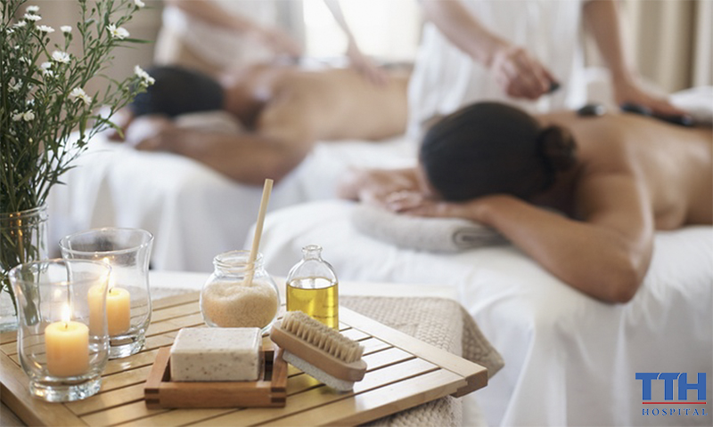 Massage tinh dầu thường được hiểu là việc kích thích những tế bào của cơ thể bằng tay nhằm tăng cường sức khoẻ