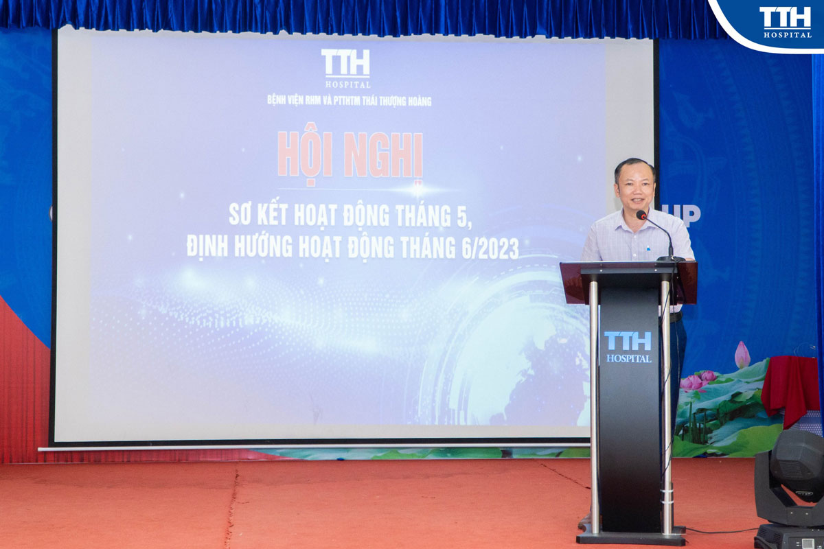 Bác sỹ CKI Hoàng Tiến Hải – Phó GĐ chuyên môn Bệnh viện phát biểu tại buổi lễ