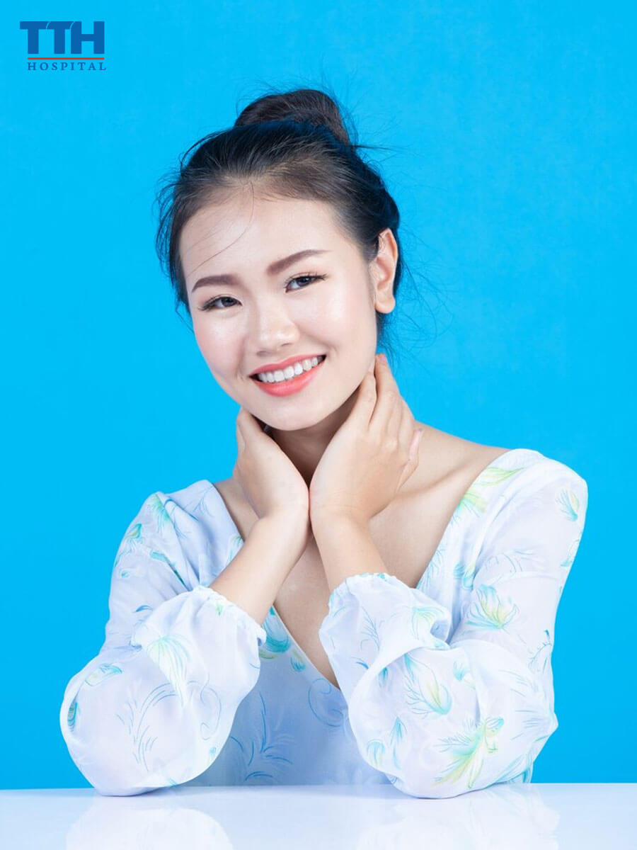 Răng sứ toàn phần TTH là gì?