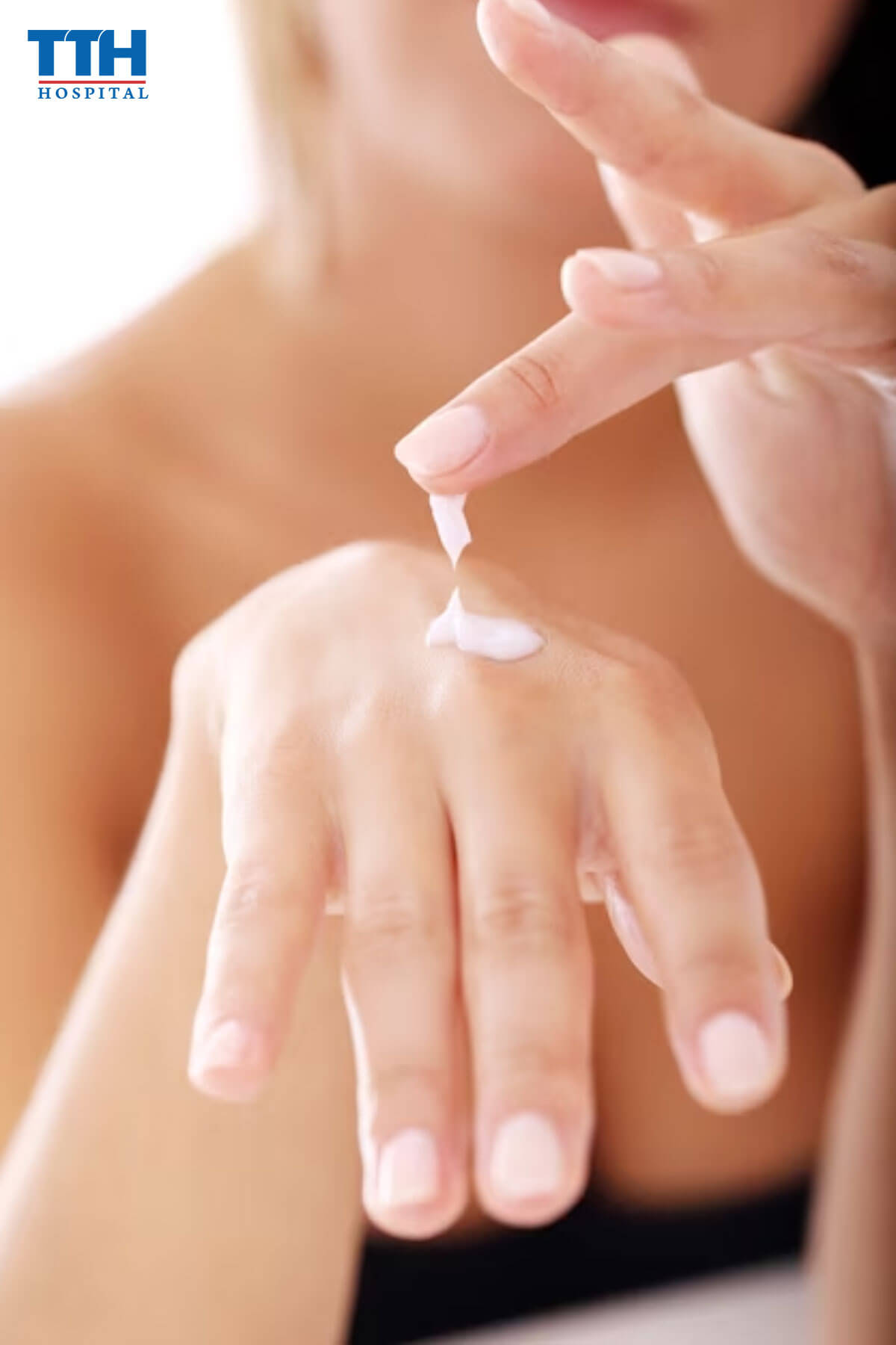 Sử dụng toner/lotion chăm sóc da chuyên sâu tại Vinh, nghệ An