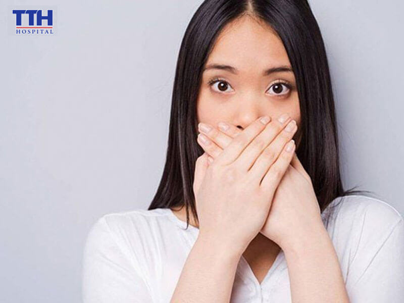 Tăng nguy cơ mắc bệnh răng miệng và hôi miệng kéo dài