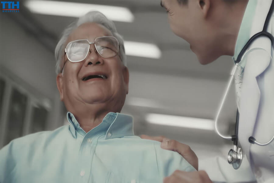 Theo dõi và điều chỉnh Sau Khi Trồng Răng Implant
