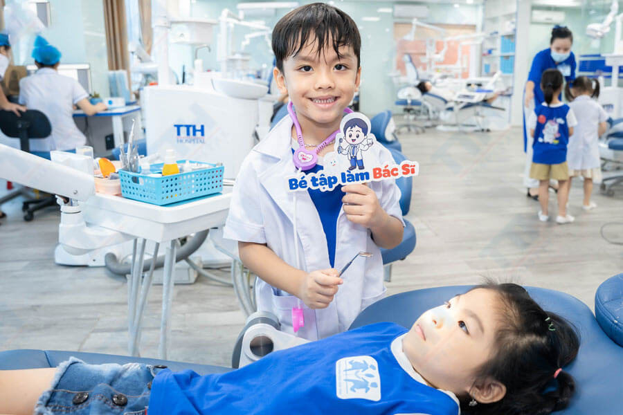Trải nghiệm "Em tập làm bác sĩ"