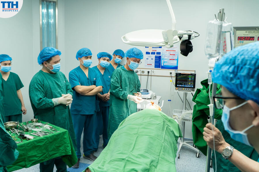 Trải Nghiệm Thực Tế và Giao Lưu Chuyên Môn