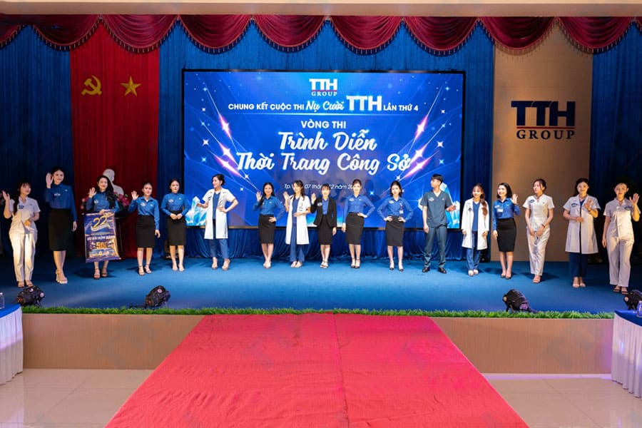 Trình Diễn Thời Trang Công Sở của cuộc thi Nụ cười TTH