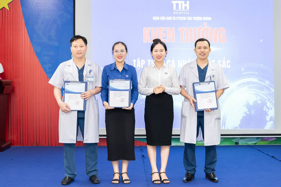 Vinh danh các tập thể và cá nhân xuất sắc tháng 8