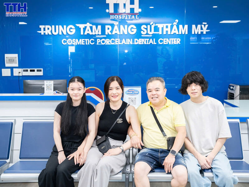 Xu hướng Việt kiều kết hợp về nước thăm gia đình và bọc răng sứ